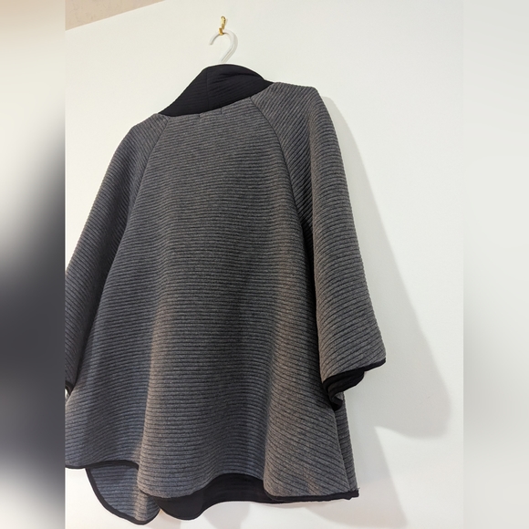 Papillon Grey with Black Collar and Lining Zip Poncho s: M - Picture 7 of 8